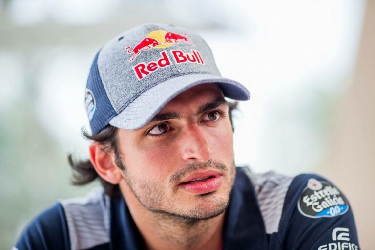 A Red Bull nem engedné Carlos Sainznak, hogy más csapathoz igazoljon