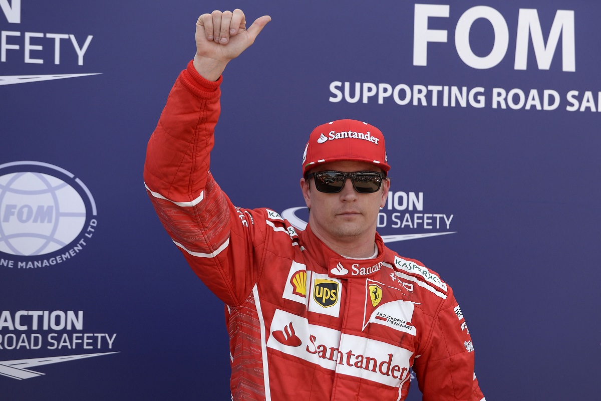 Räikkönen egy kék Ferrarit hajtott Varsóban