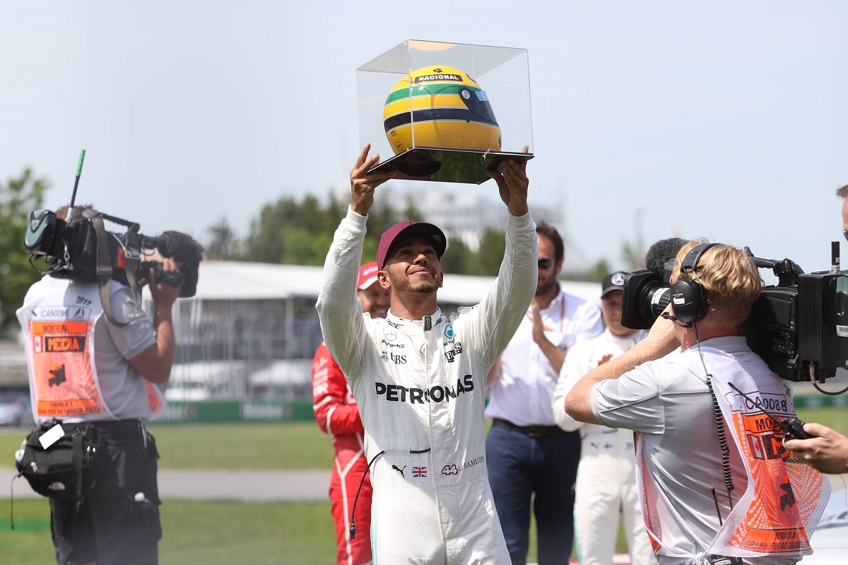 Hamiltoné lett Senna egykori sisakja