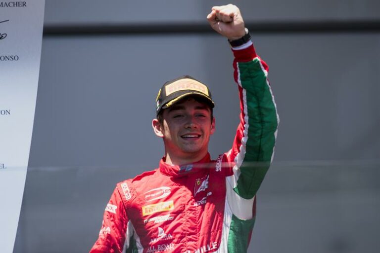 Leclerc magabiztosan nyerte a bakui első versenyt