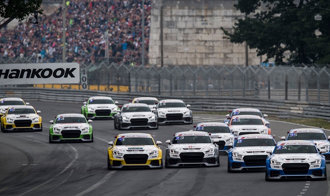 Eseménydús volt az Audi TT Cup mai versenye, Keszthelyi pontot szerzett