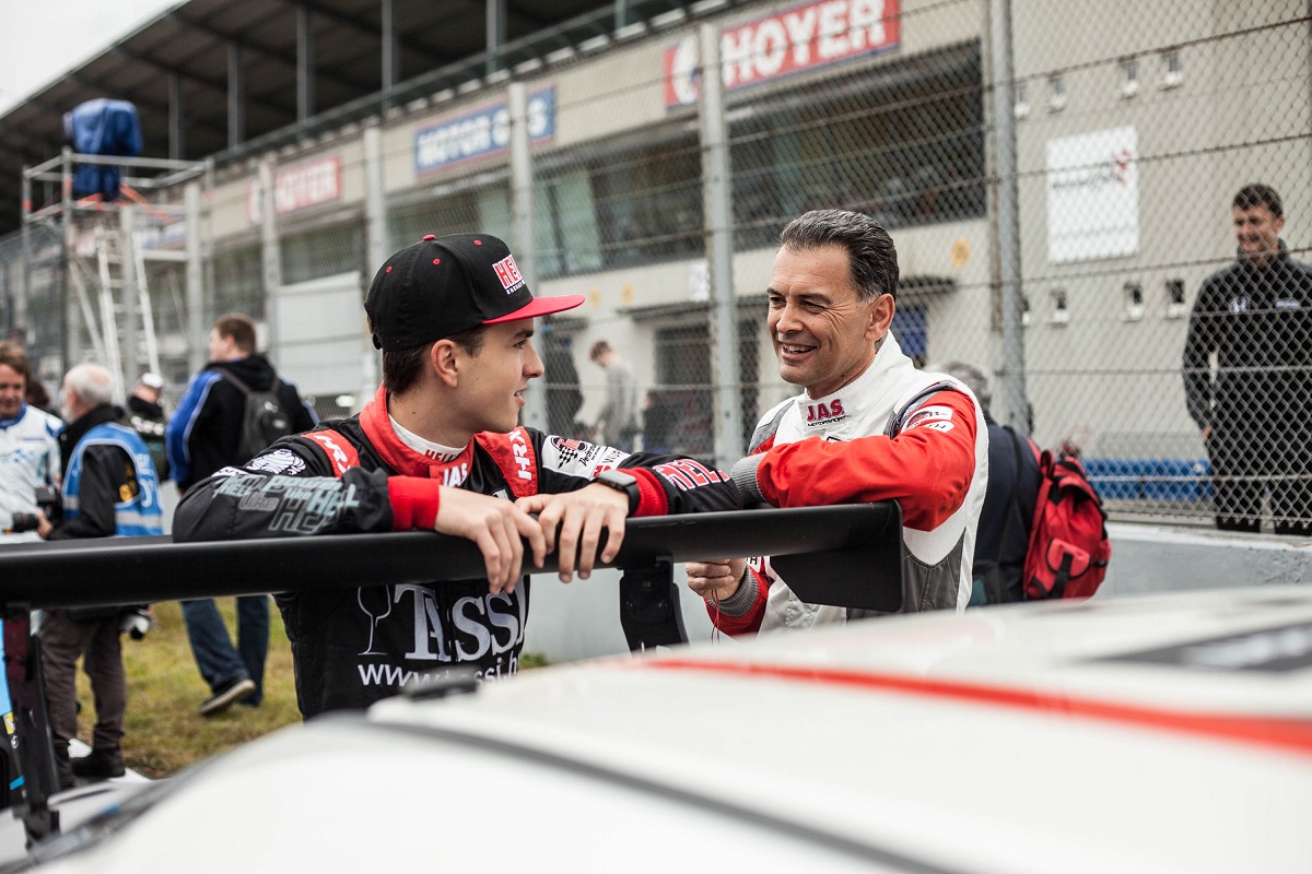 Oscherslebenben kilökték Tassit, majd defektet kapott