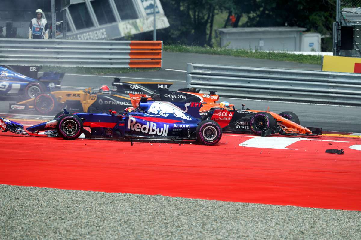 Két büntetőpontot kapott Kvyat
