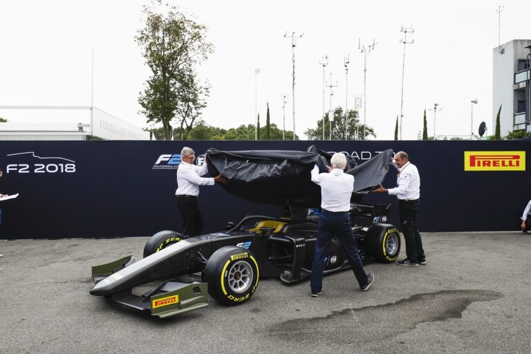 Az FIA 2018-ra a Formula 2-ben is bevezeti a Halot