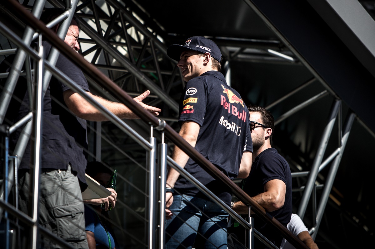 Max Verstappen sörrel kért elnézést