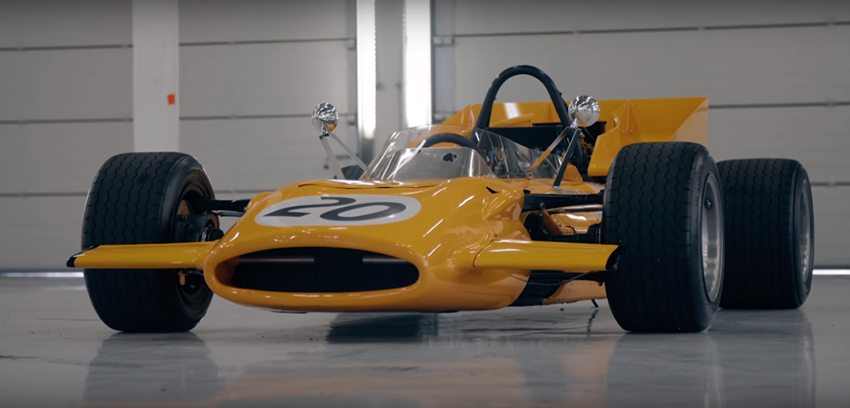 Derek Bell és a McLaren M9A újraegyesülése