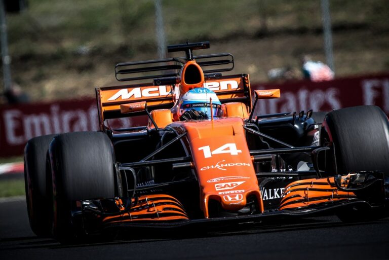 McLaren először, Alonso másodszor