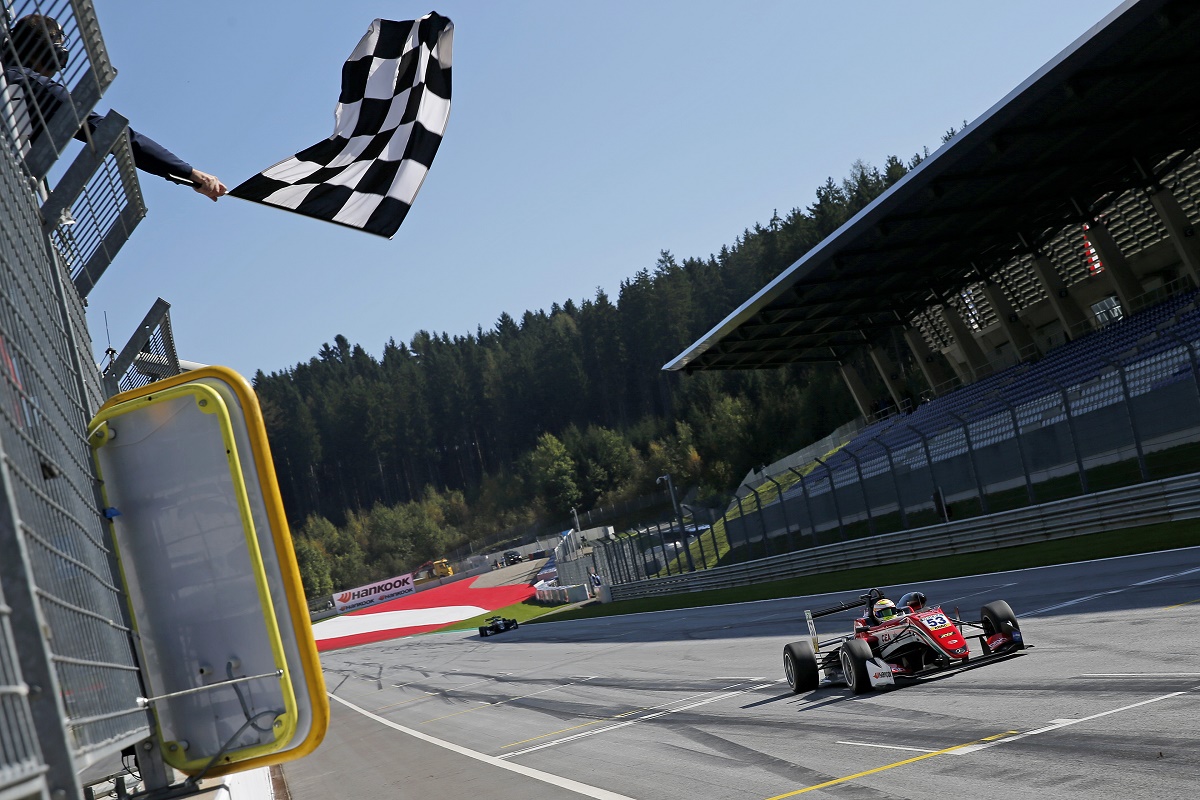 Ilott rajt-cél győzelmet aratott a Red Bull Ringen