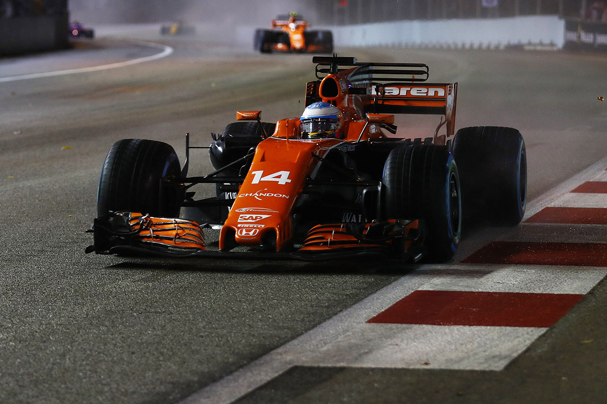 Alonso ököl-nagyságú lyukat boxolt a falba