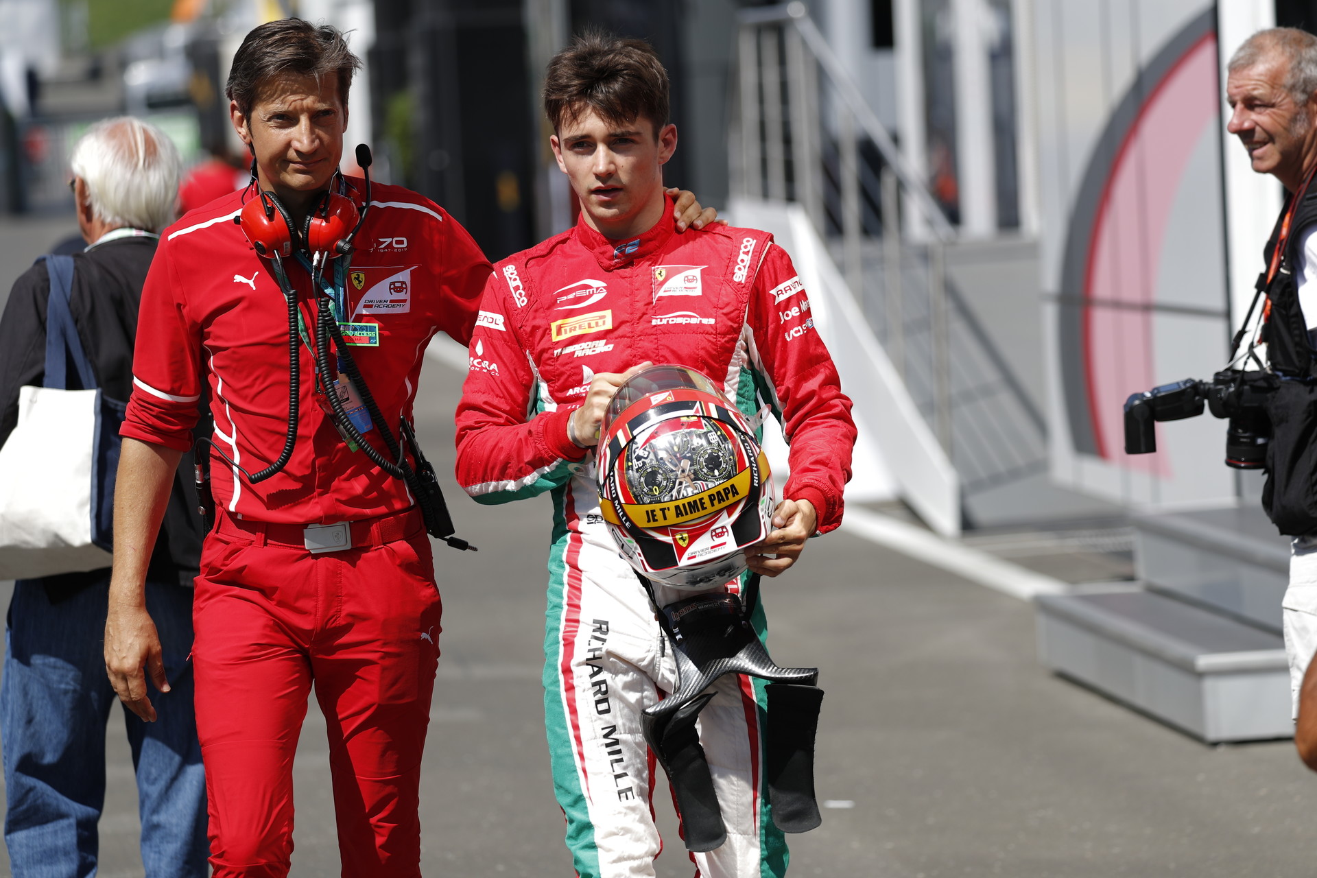 Leclerc új sisak dizájnnal folytatja a szezont