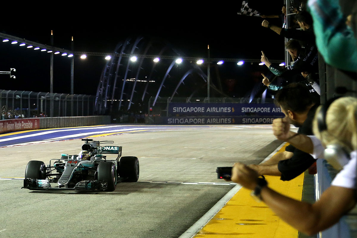 Hamilton úgy véli, Senna segítette hozzá tegnapi győzelméhez