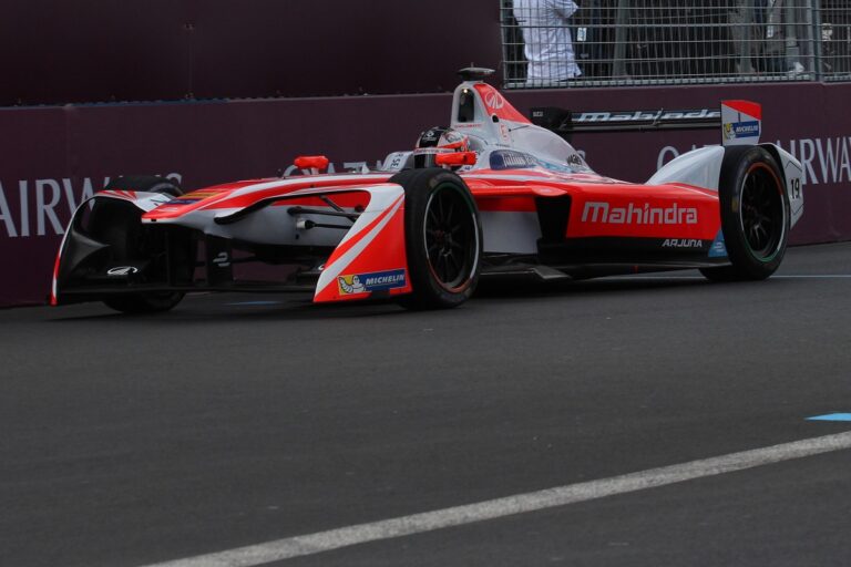 Tervezd meg TE a Mahindra Formula E autójának festését!
