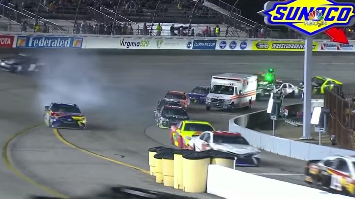 Mentő okozott koccanásokat a NASCAR versenyen