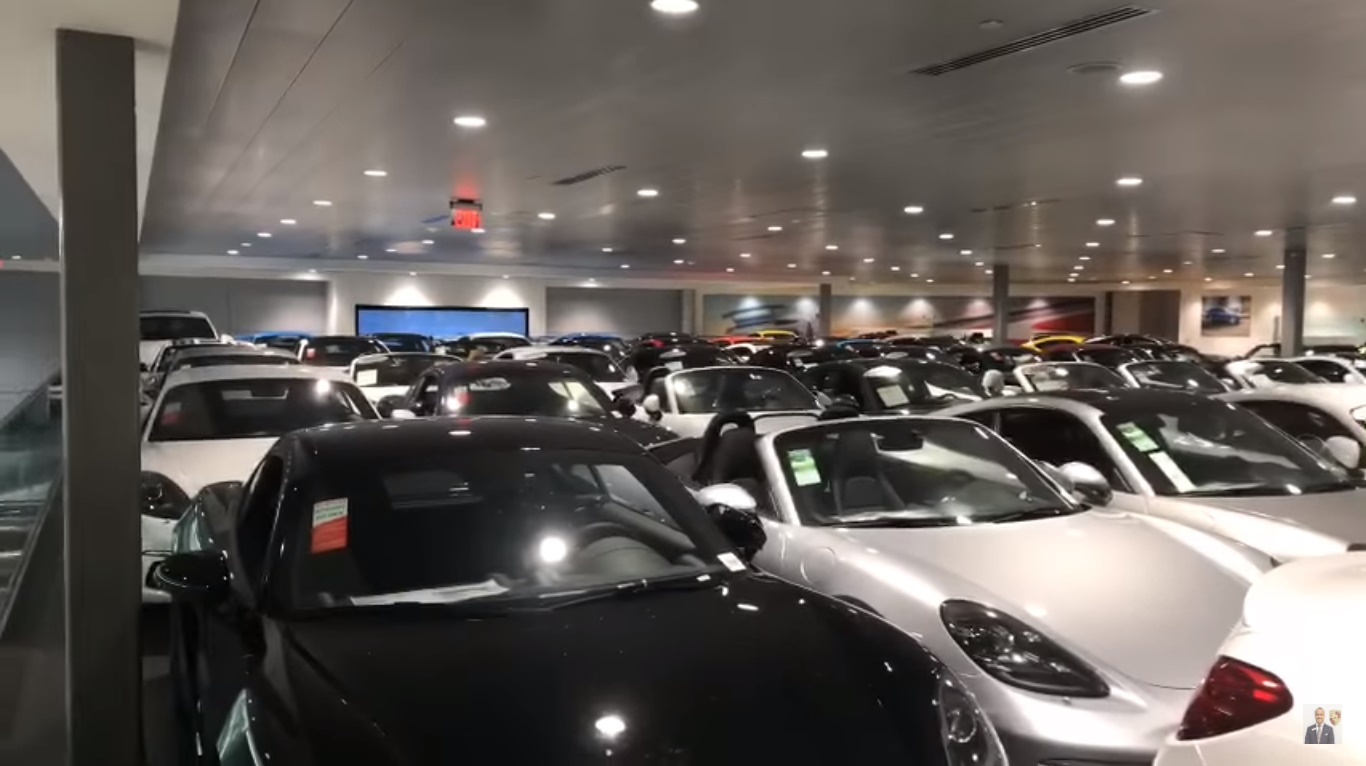 Kicentizték: Több mint 300 Porsche egy helyen, hogy megmeneküljenek az Irma hurrikán elől