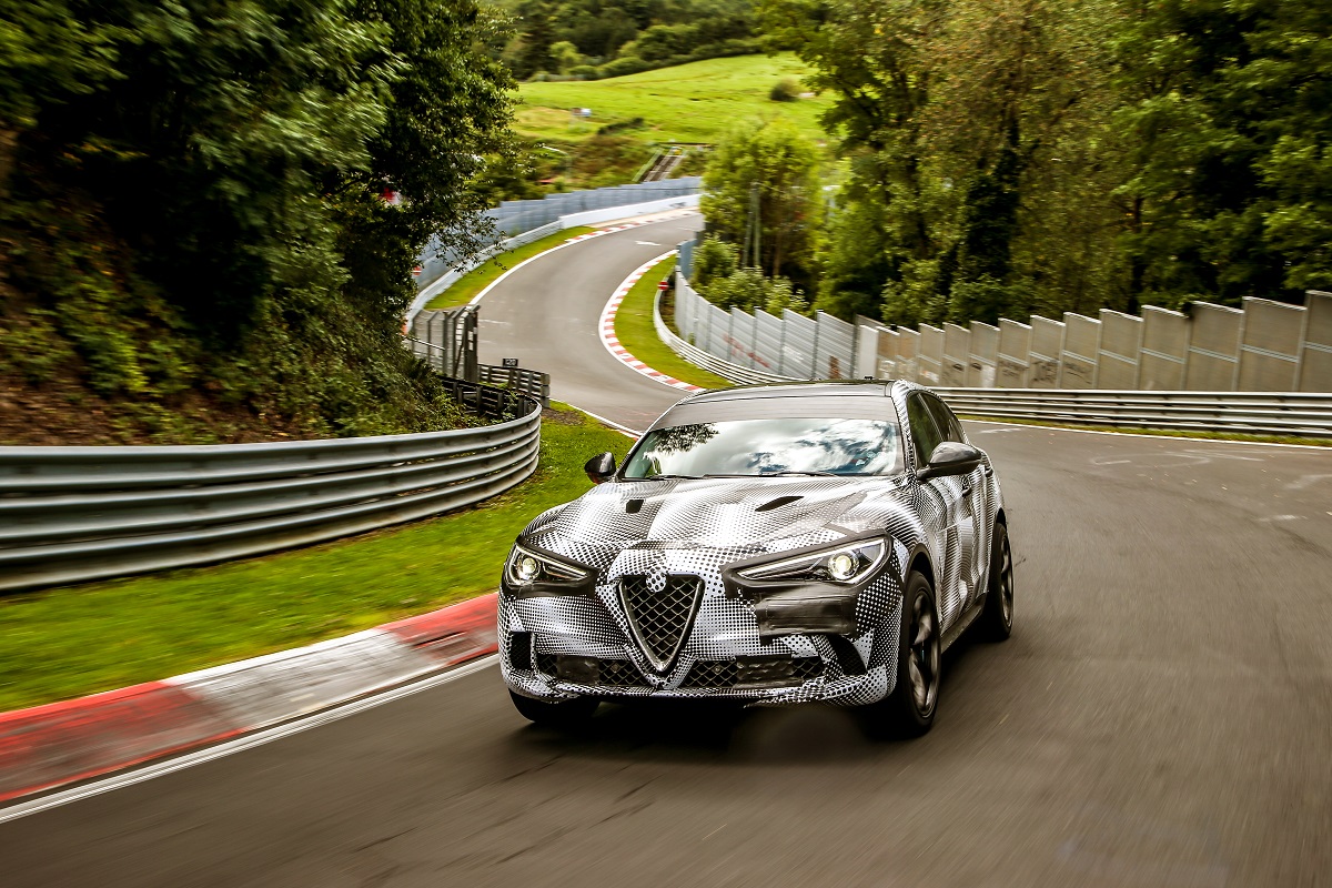 Az Alfa Romeo Stelvio Quadrifoglio elhódította a világ leggyorsabb sorozatgyártású SUV címet