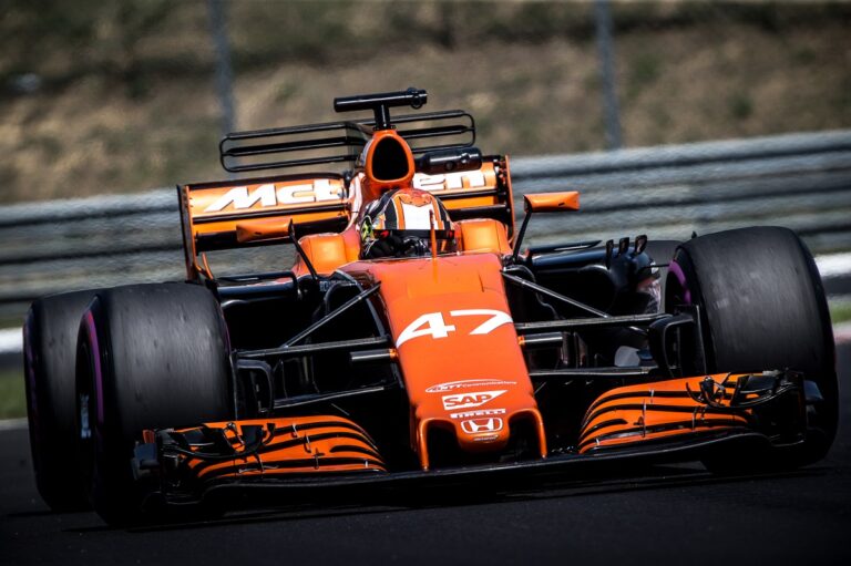 Norris válthatja Buttont a McLarennél