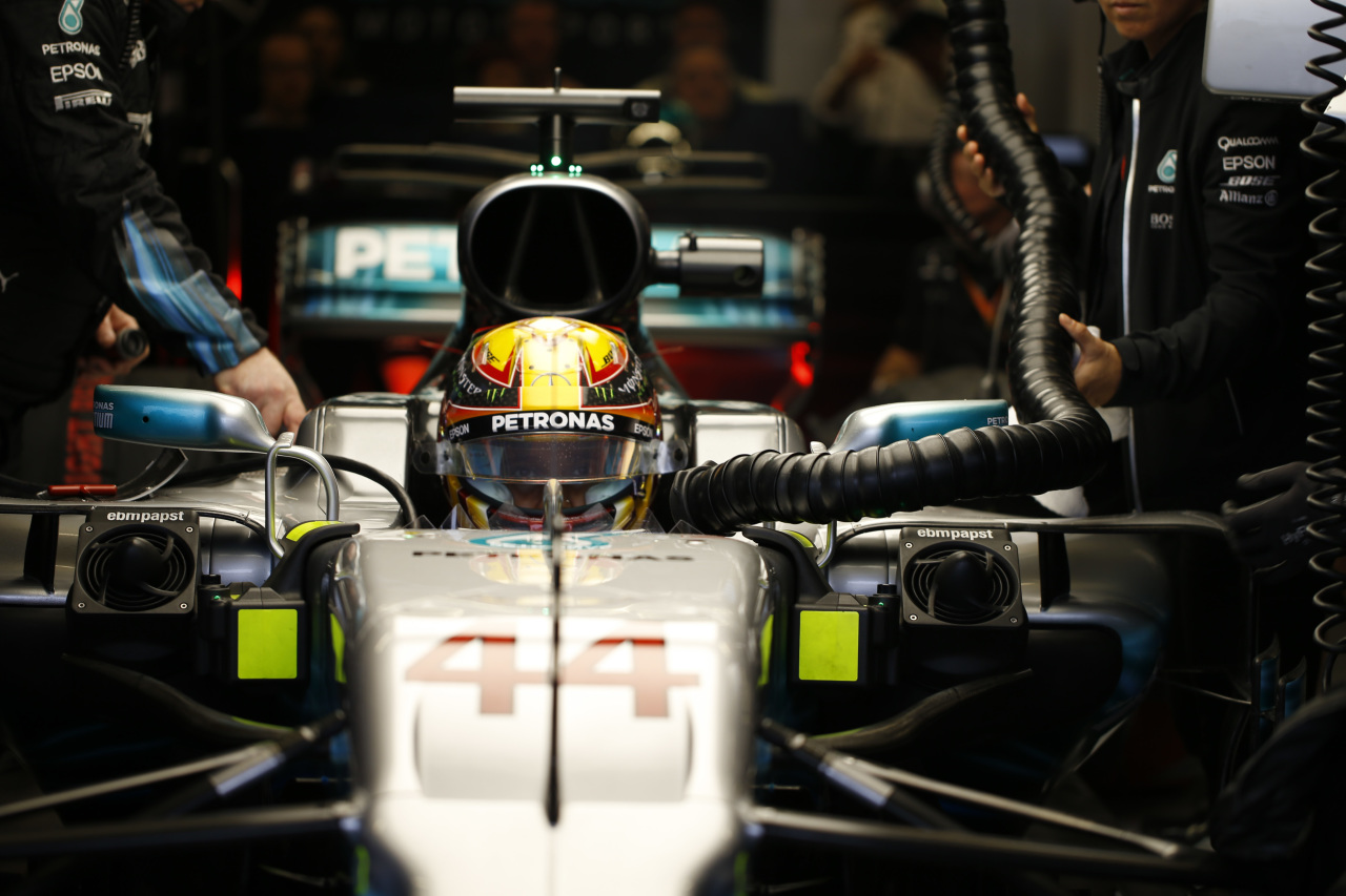Hamilton ovál pályán száguldott, de nem érdekli az IndyCar