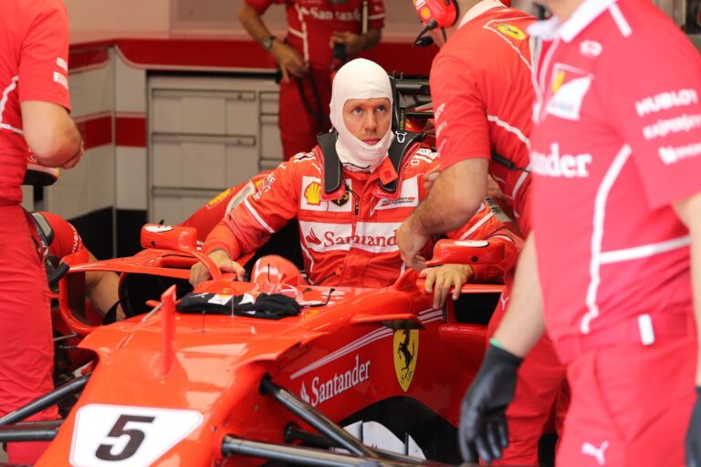 Vettel hisz a bajnoki címben, de aggódik a büntetések miatt