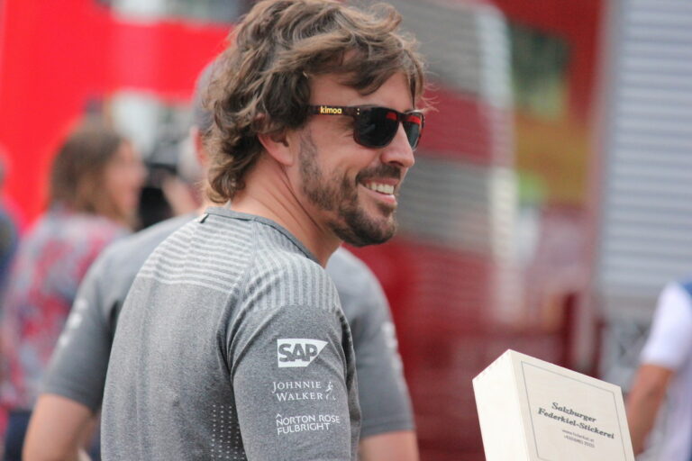 Alonso szerint fenséges teljesítményt nyújtottak a motorhibáig