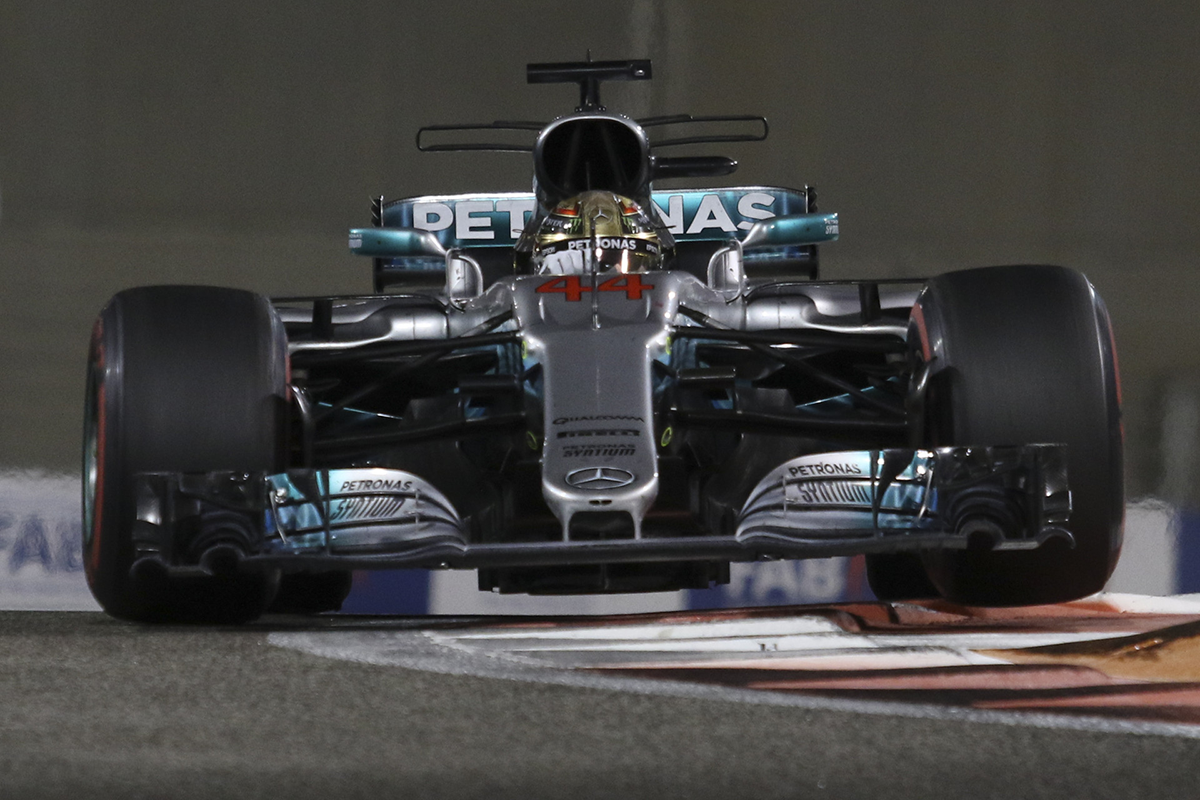 A versenyzők örülnek az új Pirelli „hiper lágy” gumiknak