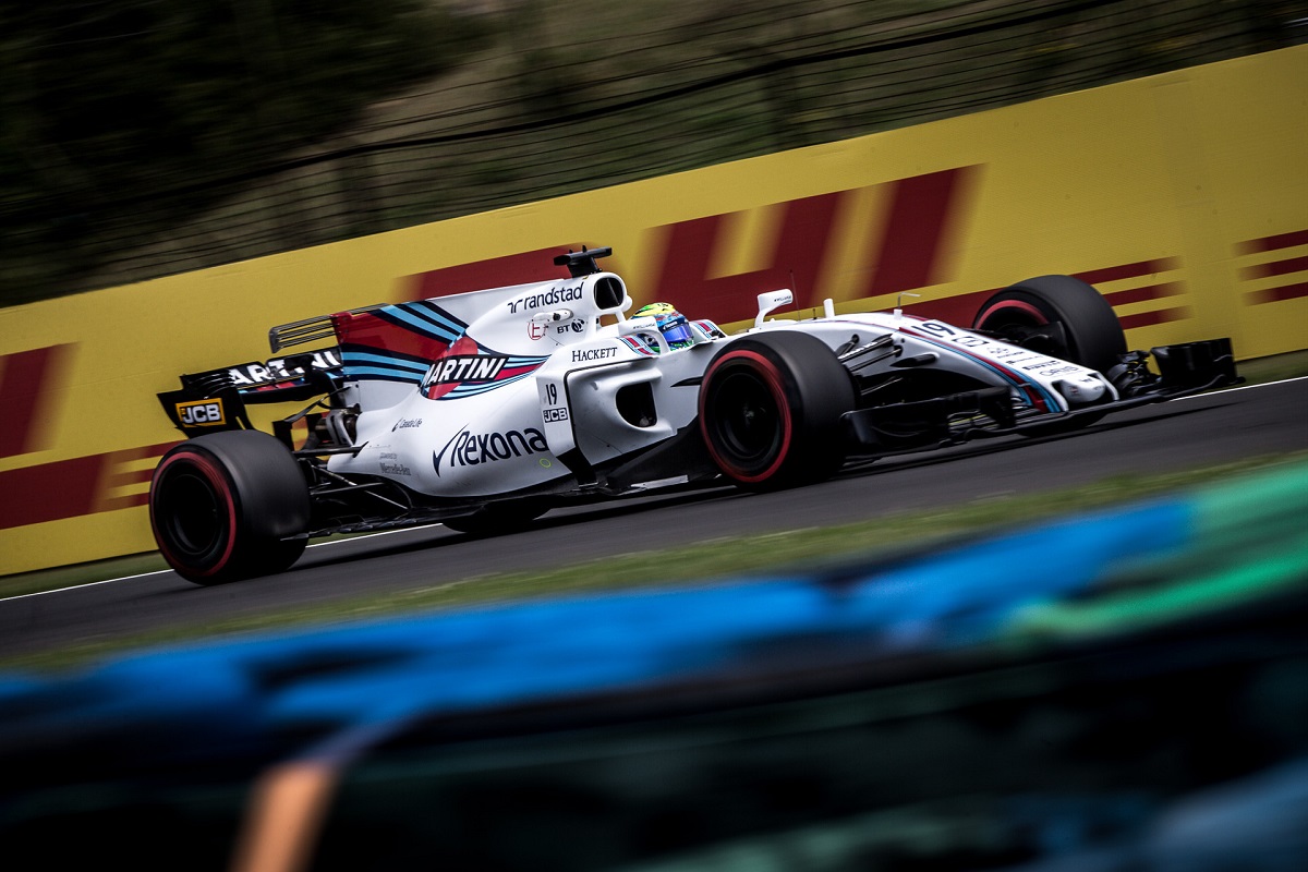 Csapattársak egymás ellen