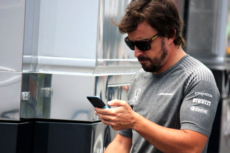 Fernando Alonso, mobiltelefon