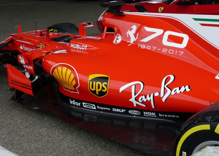 A Ferrari kapja az ívet az olasz sajtótól