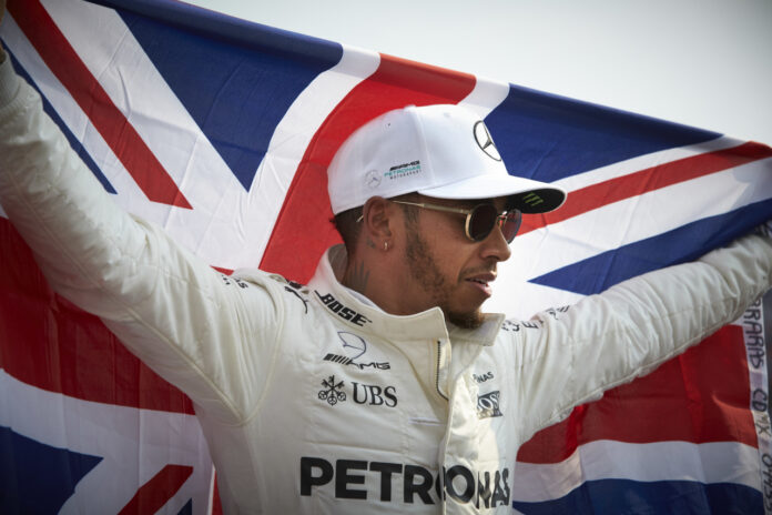 Lewis hamilton, lovagi cím