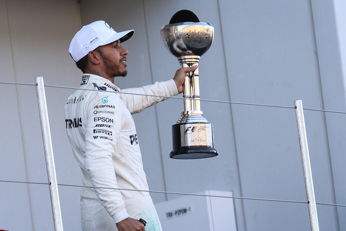 Hamilton nem volt ott az Autosport Awards-on, de két díjat is kapott