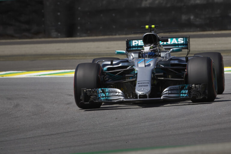 Brazil Nagydíj – Bottas nyerte az időmérőt, Hamilton a mezőny végén
