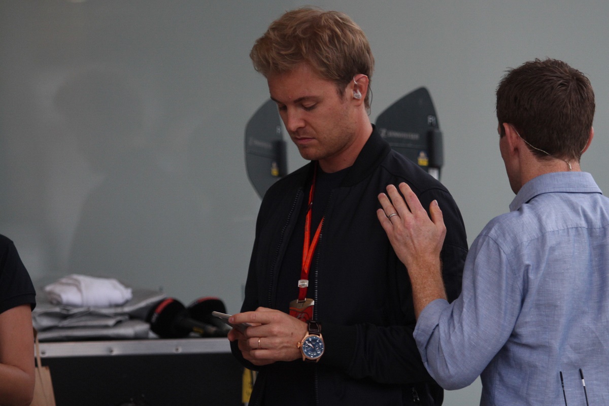 Rosberg sérülten adta vissza a bajnoki trófeát