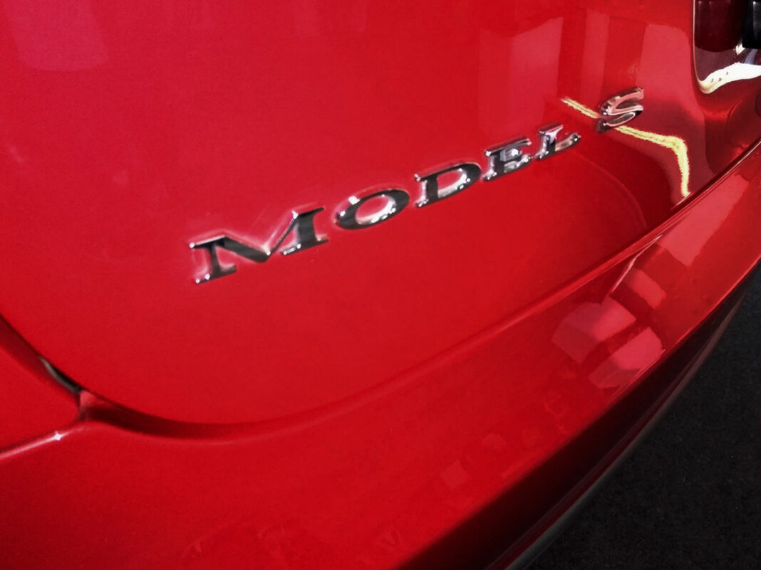Tesla Model S, önvezető autó