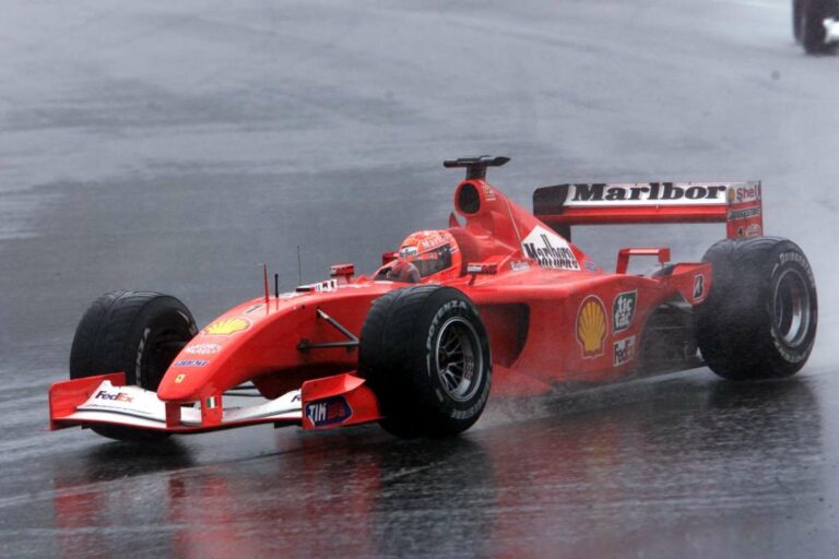 7,5 millió dollárért adták el Schumacher 2001-es autóját