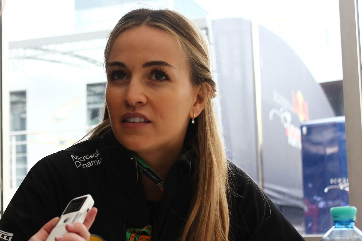 Carmen Jorda „mellesleg” nagyon örül új parfümjének