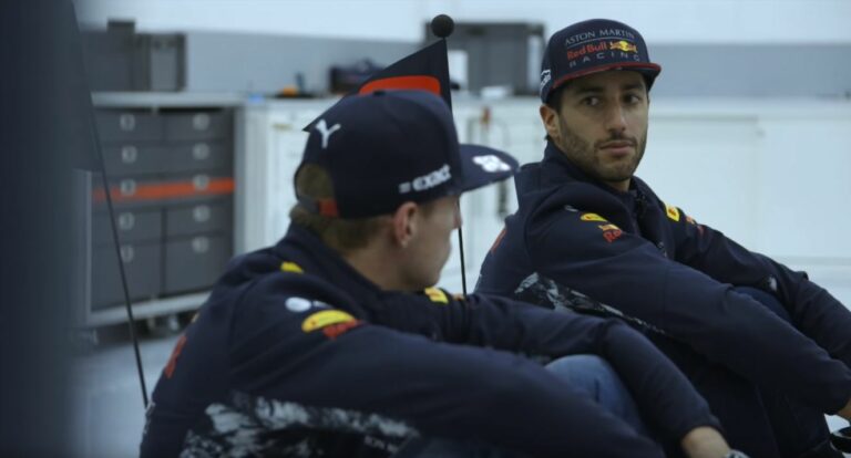 Verstappen és Ricciardo már elkezdték a versenyzést!
