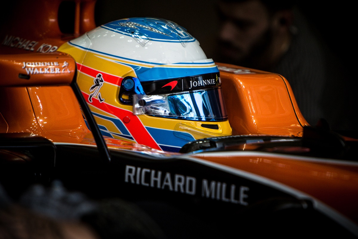 Ha a mai versenyzőknek retro sisakjuk lenne…