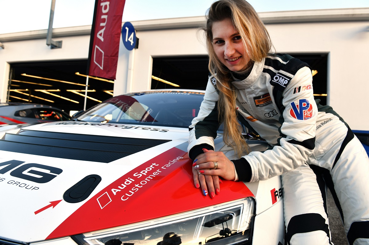 Audi TT Cup-os lány is indul Daytonában!