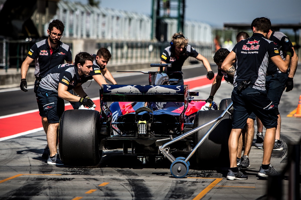 Pályán az új Toro Rosso és a Sauber C37 is!