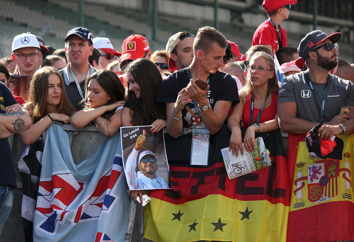 Átalakulnak a szuveníres sátrak az F1-es helyszíneken!