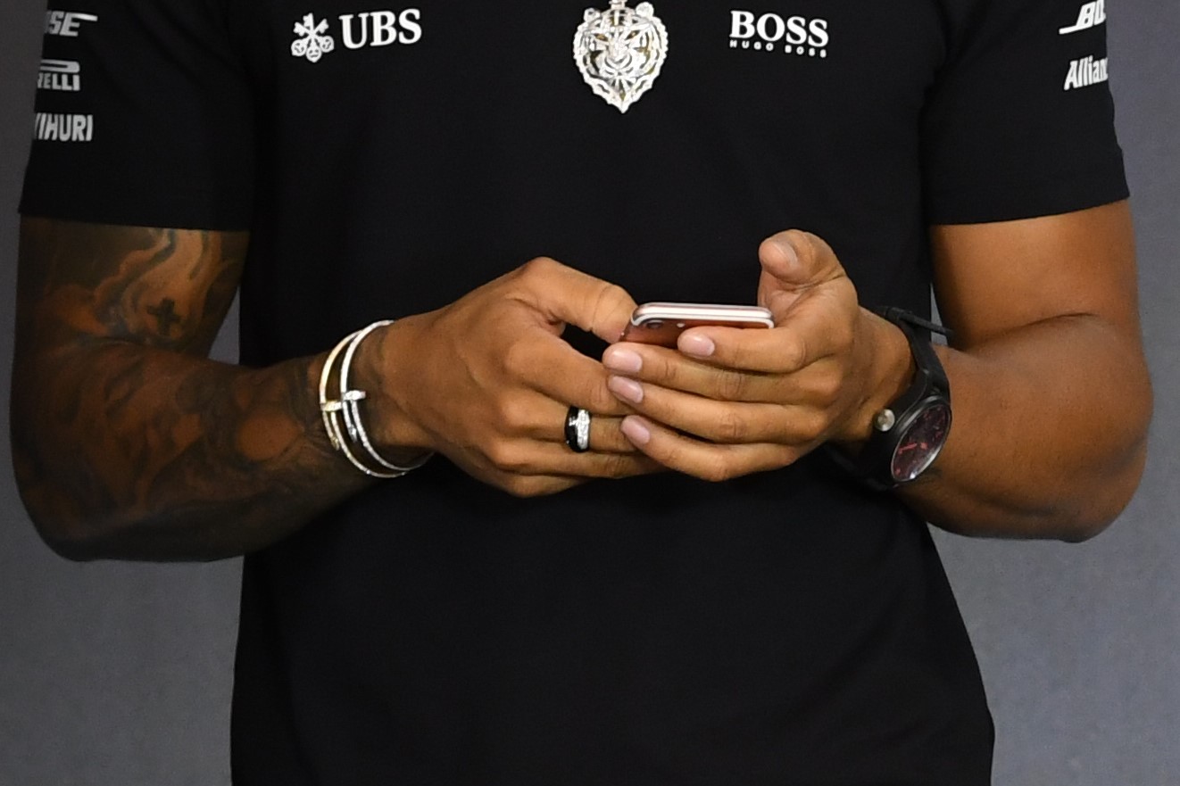 Nagyjából 2000 Ft lesz havonta a prémium F1-es alkalmazás