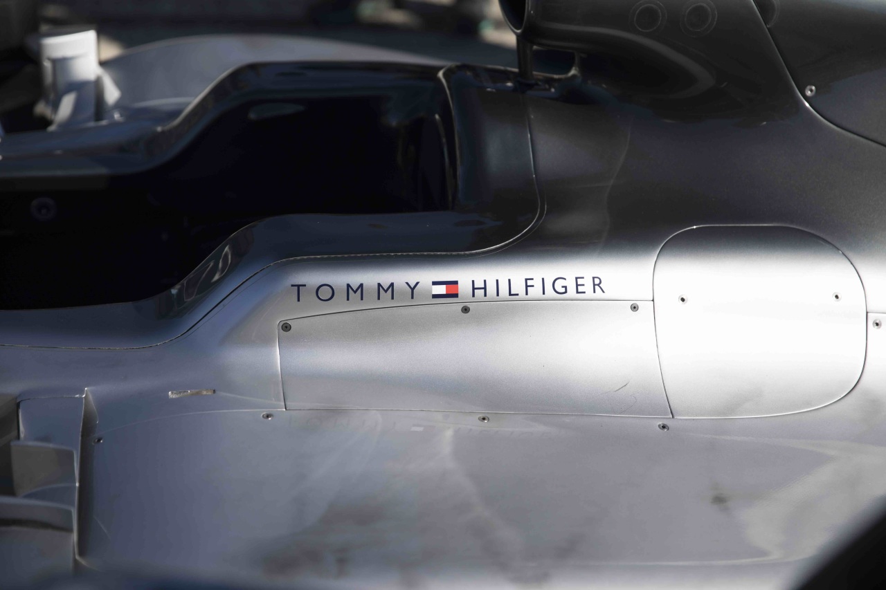 Valóban Hamilton intézte a Tommy Hilfiger szerződést