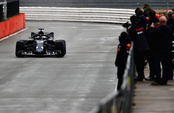 Red Bull RB14, szezon előtti teszt