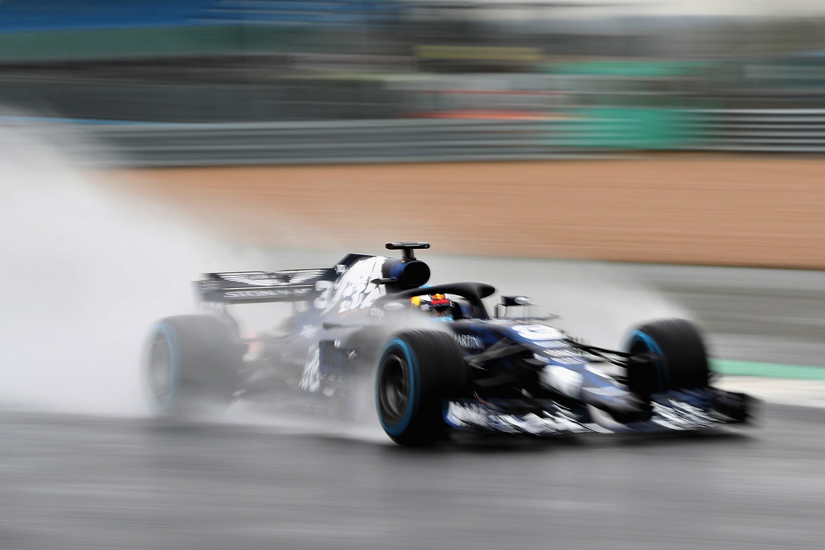 Ricciardo összetörte tegnap az RB14-est