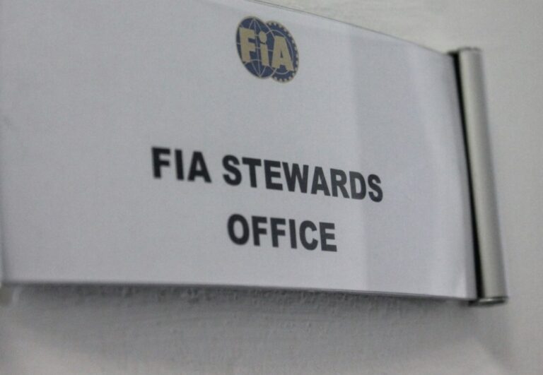 Nyomás alatt az FIA az eligazoló alkalmazottak miatt