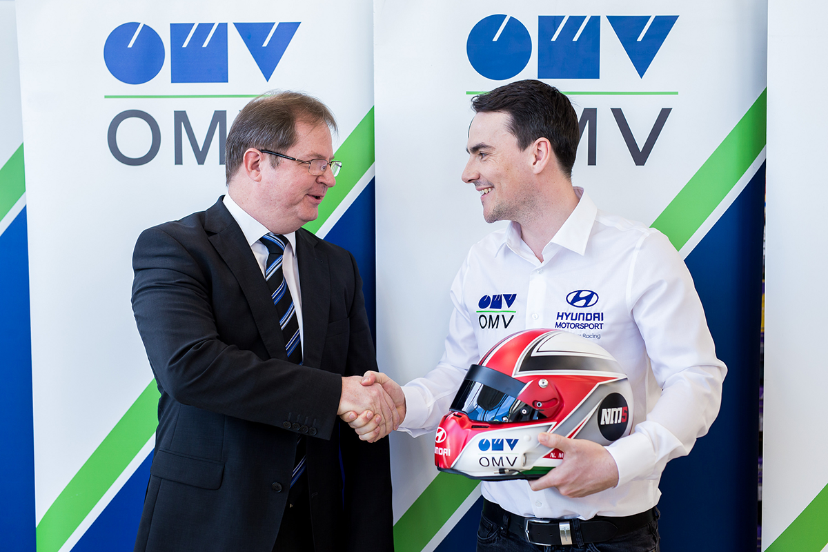 Az OMV támogatásával tör az élre Michelisz Norbert