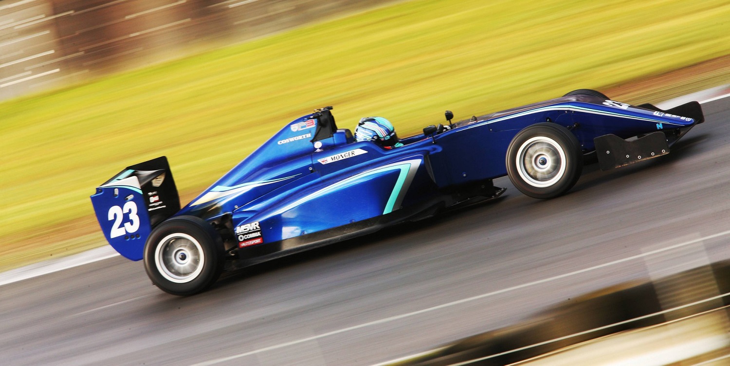 Billy Monger a hétvégén újra rajthoz áll!