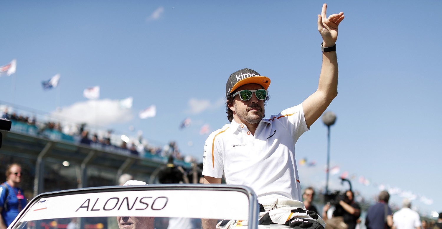 Alonso összespanolt a grid kidekkel