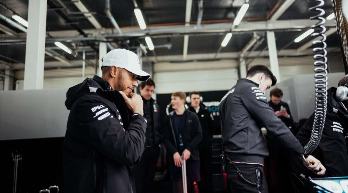 Hamilton a legjobb formájában akarja látni Vettelt