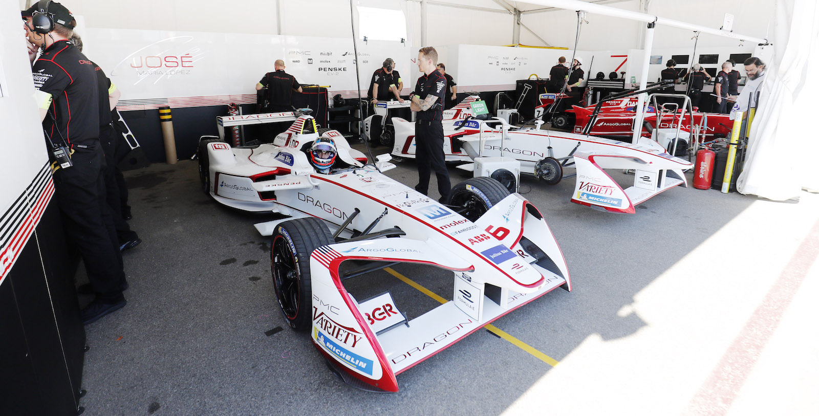 Kamerákat helyeznek a Formula E csereautó fölé