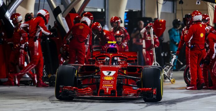 Ferrari szerelő